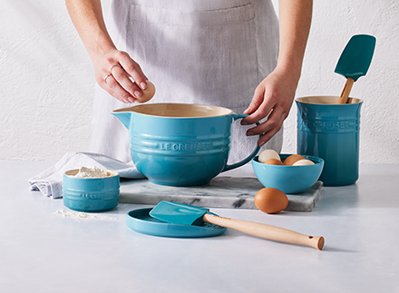 caribbean blue stockpot filled with crab